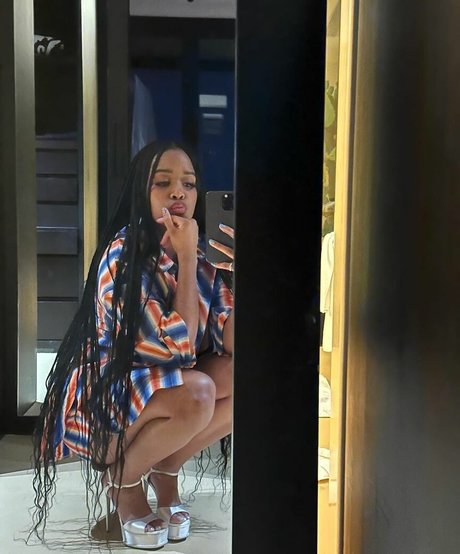 hermusicofficial model porn img