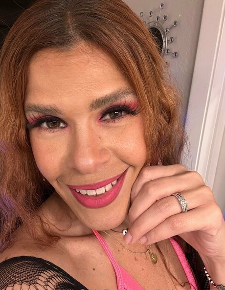 latinafoxy69 erotic model images