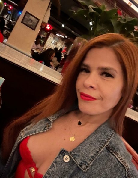 latinafoxy69 erotic actress pic