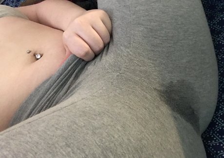 oliviaskiesvip erotic pornstar img