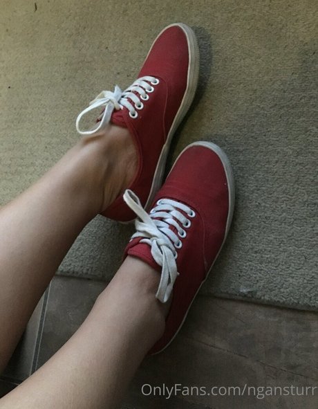 ngansturr model naked picture