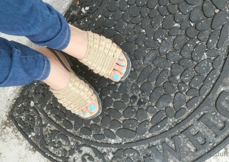 ngansturr naked model photo