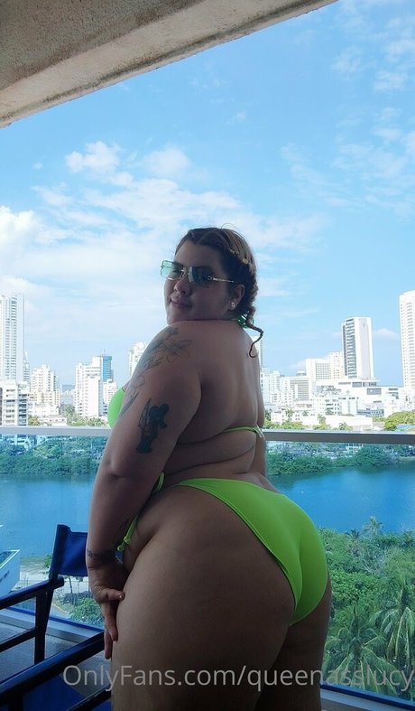 wetbigpussy art model pictures