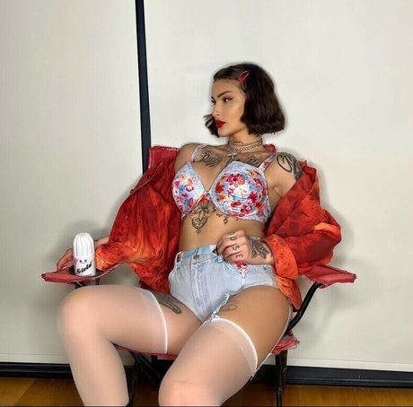 Damla Ozden model hd image