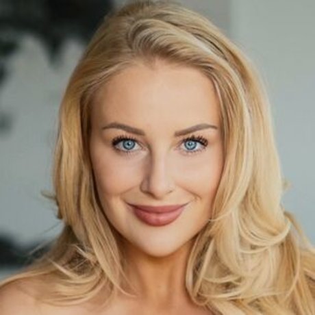 Emily Schweiger erotic pornstar archive