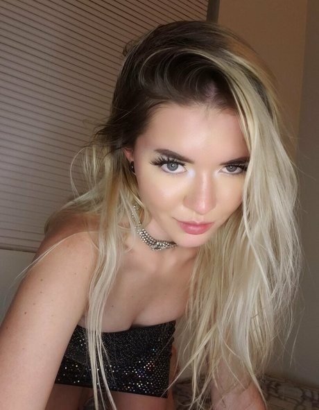 siren hunni model adult archive