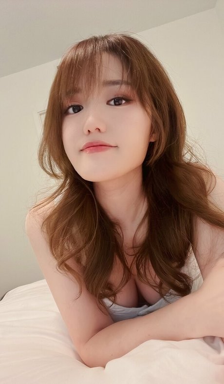 Plushys model adult archive