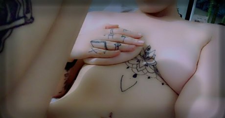 summer96o naked model pic