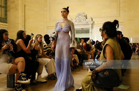 Lauren Searle hot actress galleries