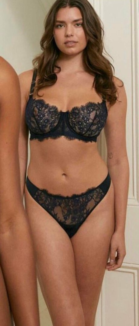 Lauren Searle free model pics