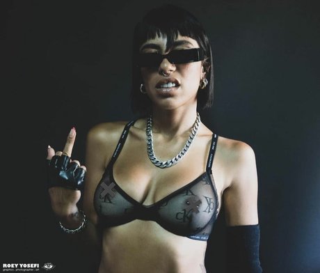 Adva Lachiany model erotic image