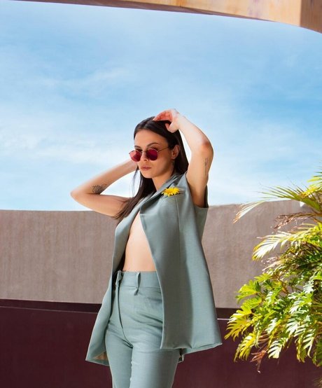 Agam Marmour sex model img