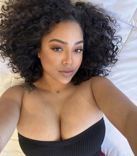 Sugey Portillo art model image