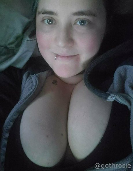 gothrosie star erotic photos