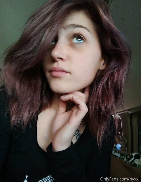 pyxxii model porn image