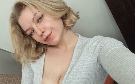 Nina Fragole pretty pornstar images