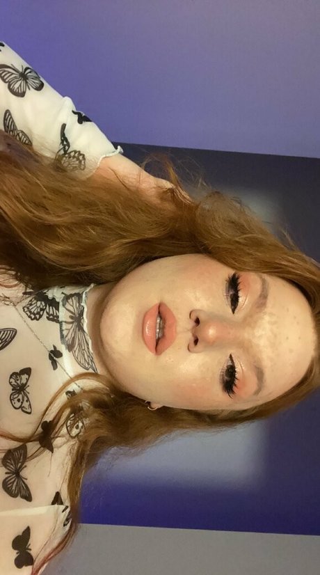 tragedyann pretty model photo