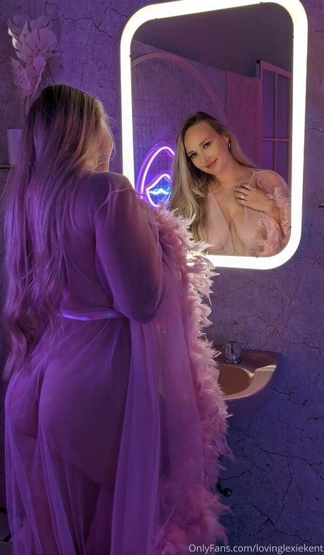 LovingLexieKent perfect model picture