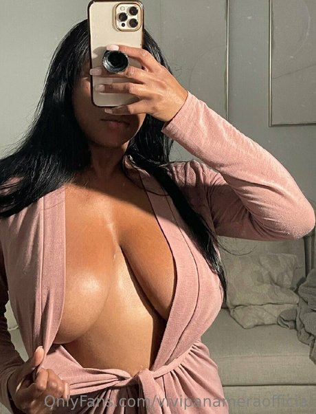 Vivi Panamera nude model pic