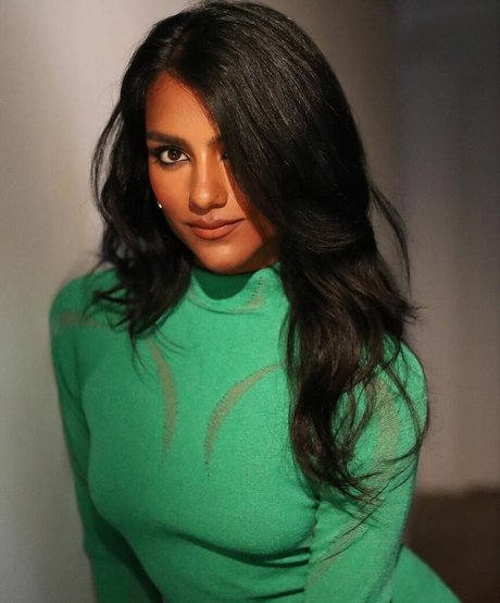 Simone Ashley hd star pictures