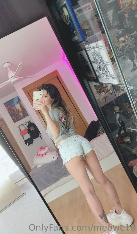 meewc18 model nice pics