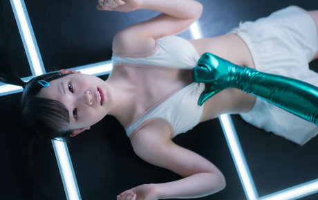 Lala Kudo sexy actress pic