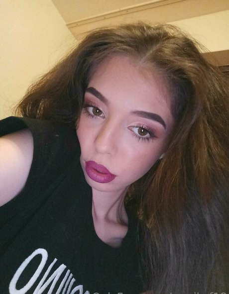 marikof18 nude pornstar image