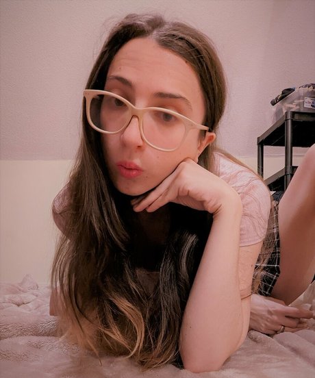 blush lust high quality model image