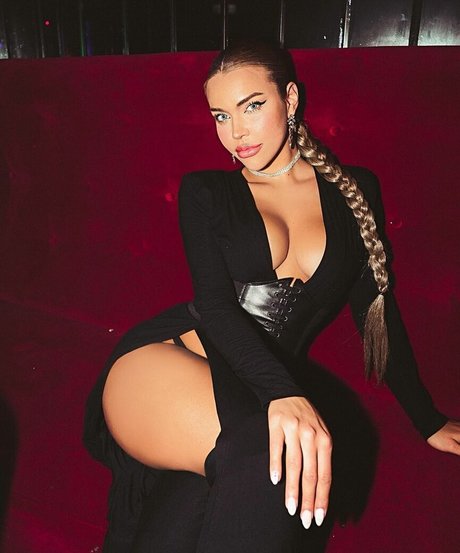 squat riding onlyfans beautiful image