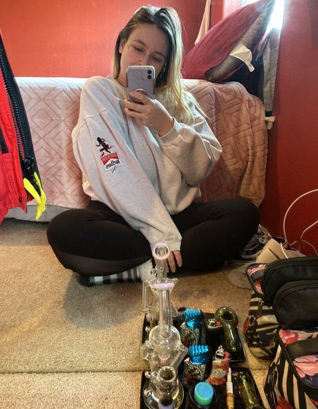 simplystoned xxx pornstar img