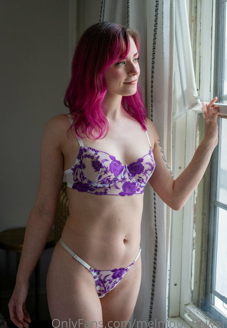 melmoonflower model hot pictures