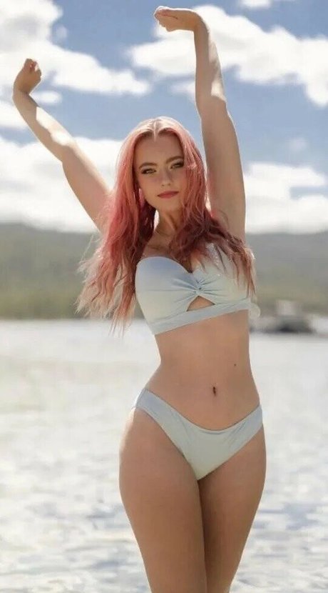 HalcyBella pornstar free photos