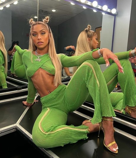 Jilly Anais xxx model images