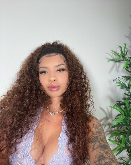 hannahmarieroyal2 model erotic photos