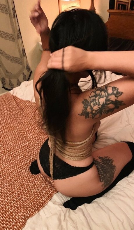 velvetmuerte model adult picture