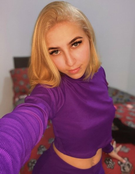 Lisa Agra model nude images