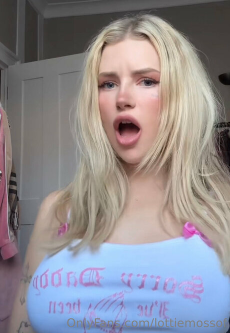 lottiemossof erotic pornstar photo