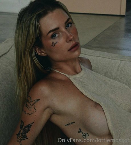 lottiemossof art star pic