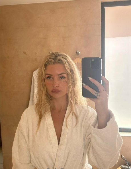 lottiemossof nice pornstar photo