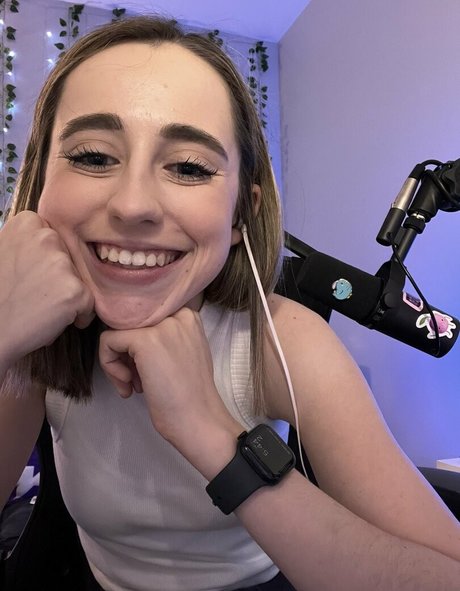 Atwentysomethingloser adult star pics