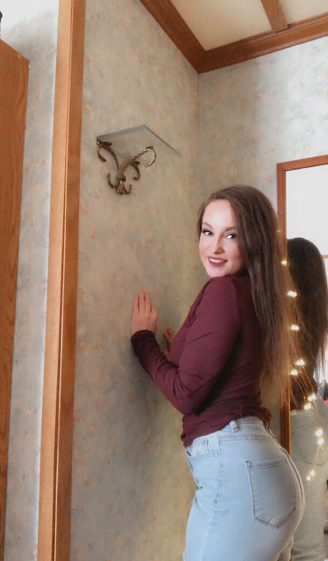 brunetteheadbaddie pornographic actress img