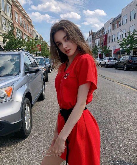 Elina Karimova pretty model picture