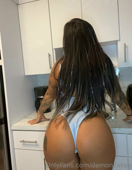 Demoncakes model sexy img