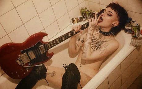 LittleDemonWitch pornstar naked picture