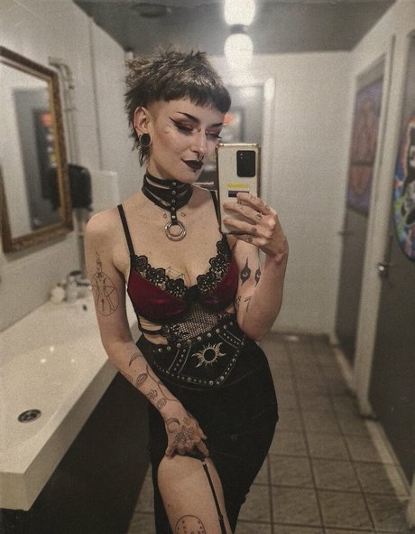 LittleDemonWitch nudes actress img