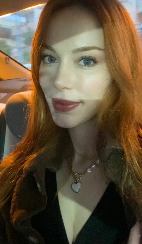 Aysennyuksel sexy actress gallery