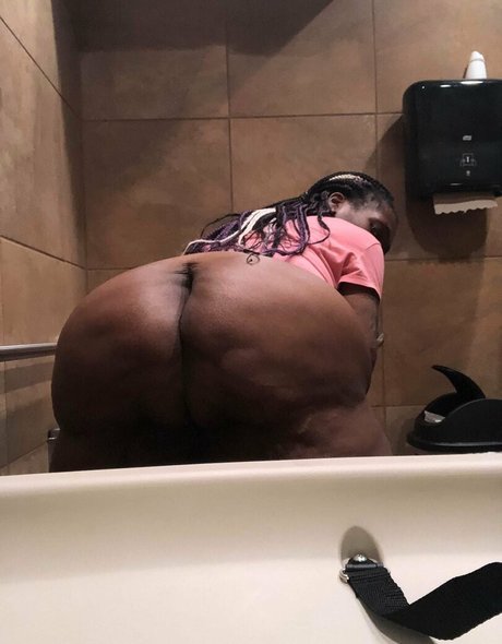 cheekiifemme nudes model gallery