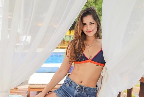 Jessika Alves star perfect photo