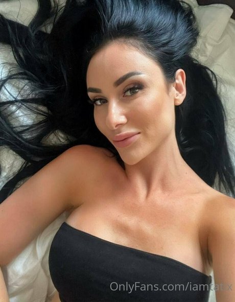 iamalinax model porn gallery