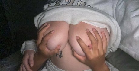 Phoebewillow nude model img